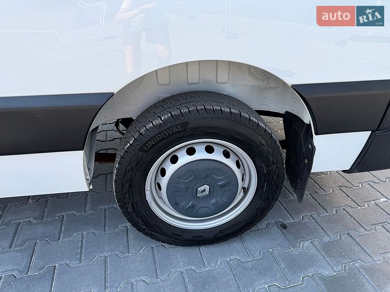 Вантажний фургон Renault Master 2015 в Тернополі