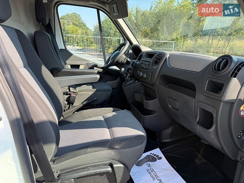 Вантажний фургон Renault Master 2015 в Тернополі