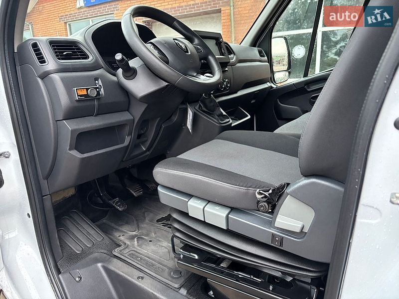 Вантажний фургон Renault Master 2020 в Калуші