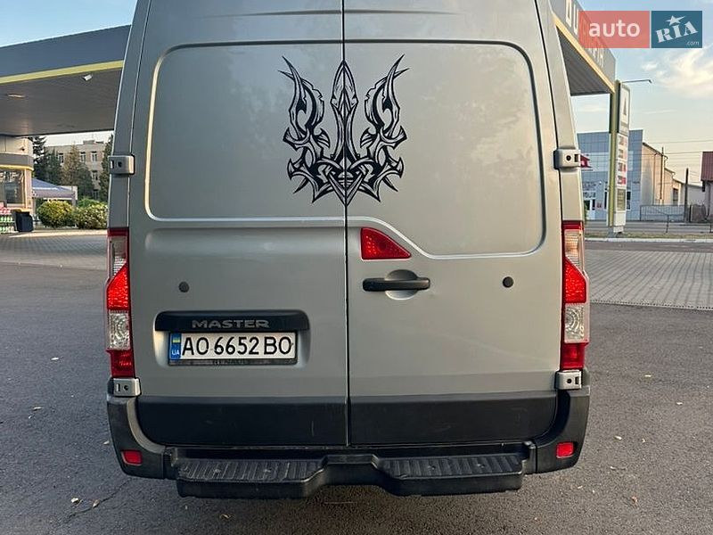 Вантажний фургон Renault Master 2014 в Мукачевому