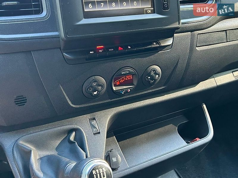 Інші вантажівки Renault Master 2021 в Нововолинську