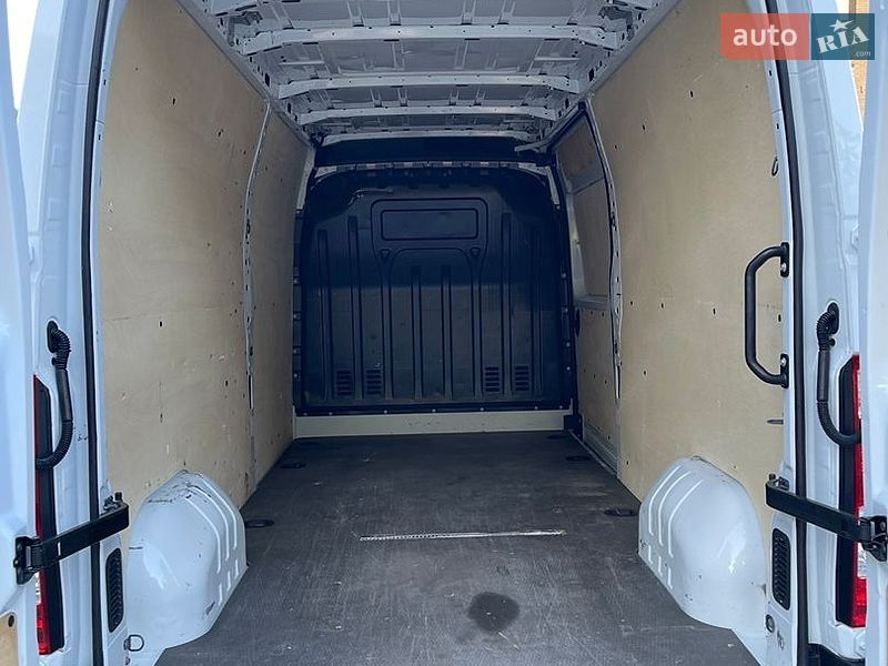 Вантажний фургон Renault Master 2021 в Луцьку