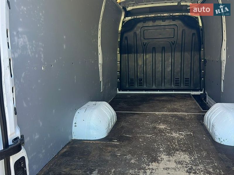 Вантажний фургон Renault Master 2020 в Львові