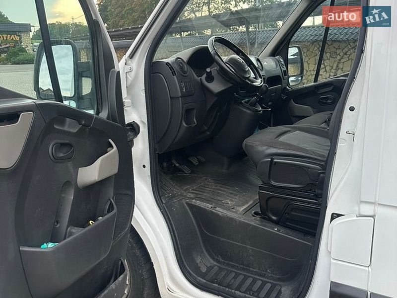 Грузовой фургон Renault Master 2011 в Львове