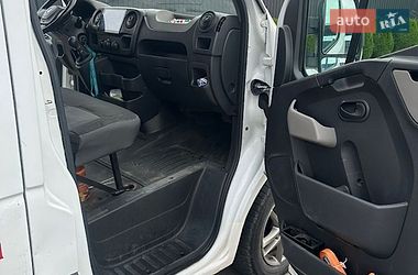 Грузовой фургон Renault Master 2011 в Львове