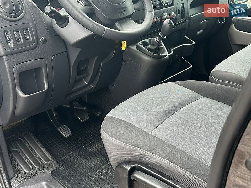 Грузовой фургон Renault Master 2016 в Львове