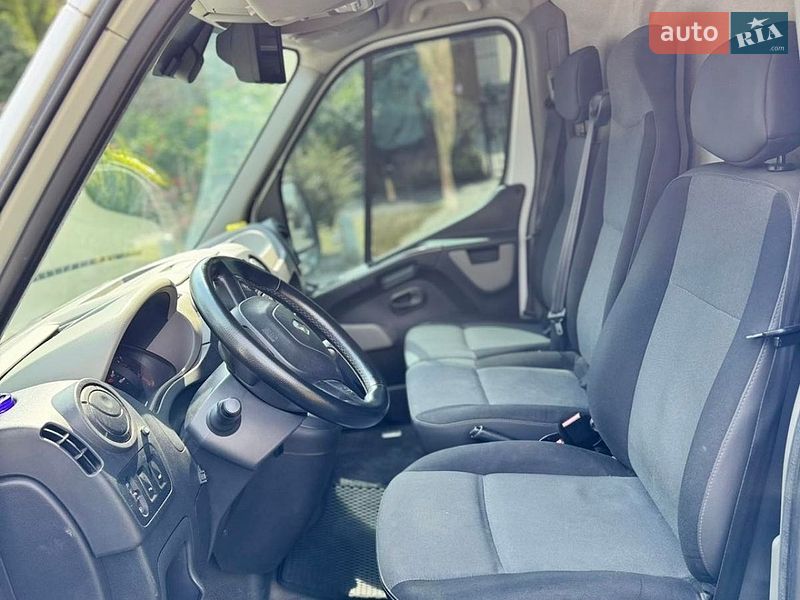 Вантажний фургон Renault Master 2015 в Фастові