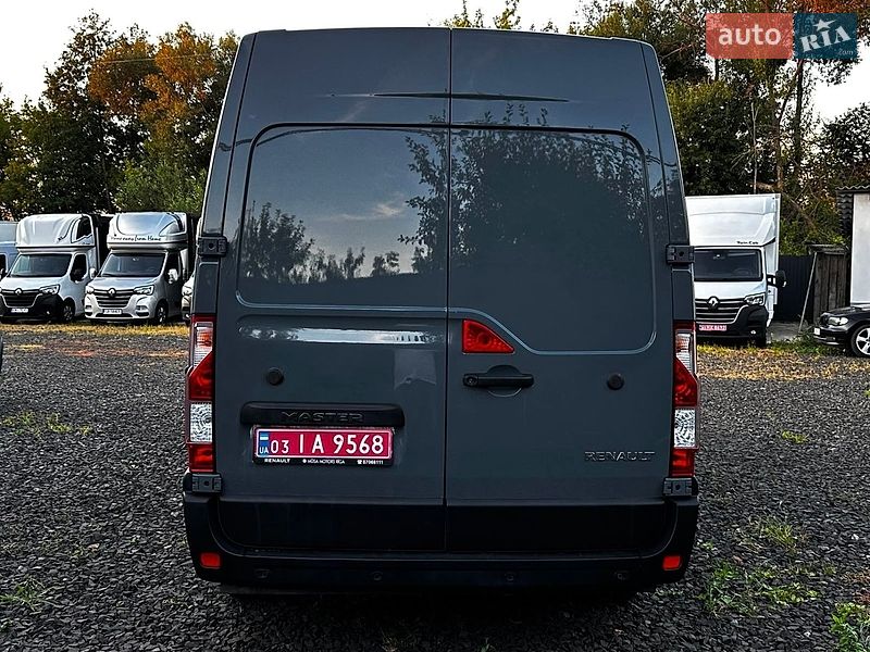 Грузовой фургон Renault Master 2022 в Буче