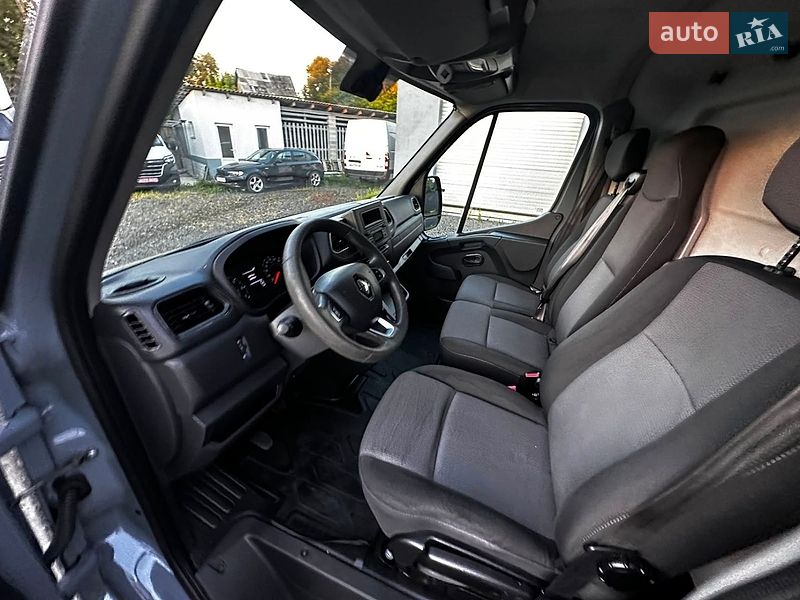 Грузовой фургон Renault Master 2022 в Буче