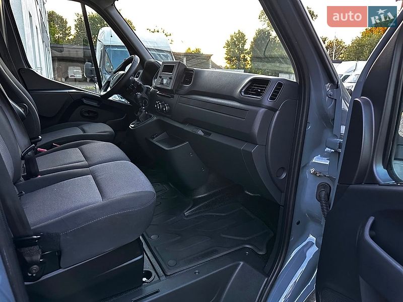 Грузовой фургон Renault Master 2022 в Буче