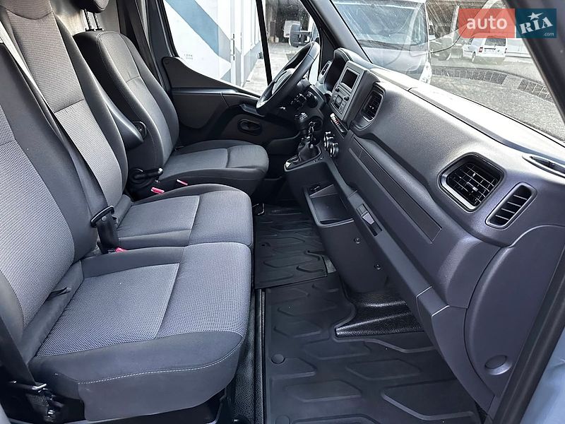 Грузовой фургон Renault Master 2022 в Буче