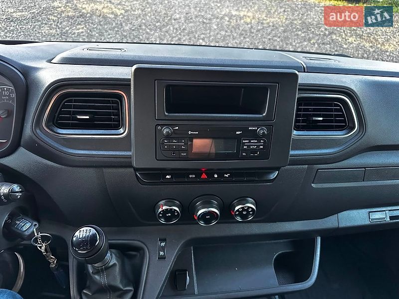Грузовой фургон Renault Master 2022 в Буче