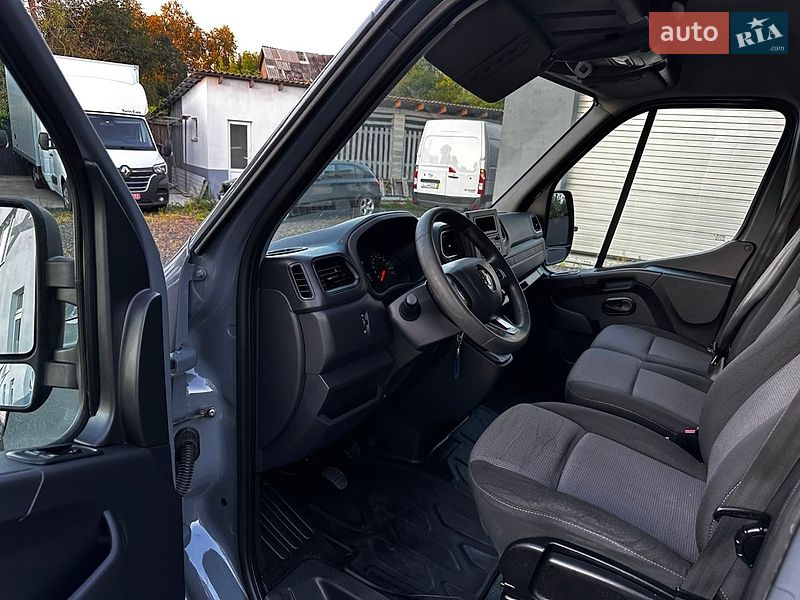 Грузовой фургон Renault Master 2022 в Буче