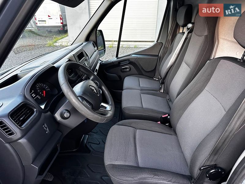 Грузовой фургон Renault Master 2022 в Буче