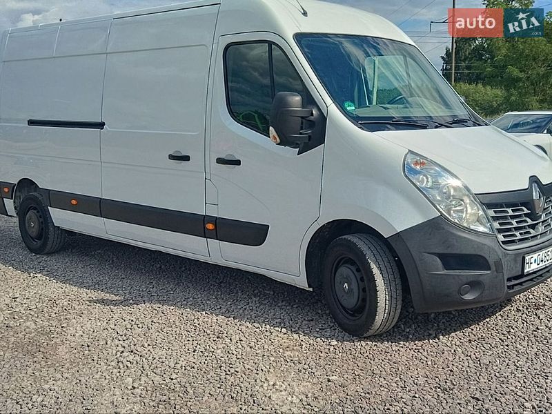 Грузовой фургон Renault Master 2015 в Львове
