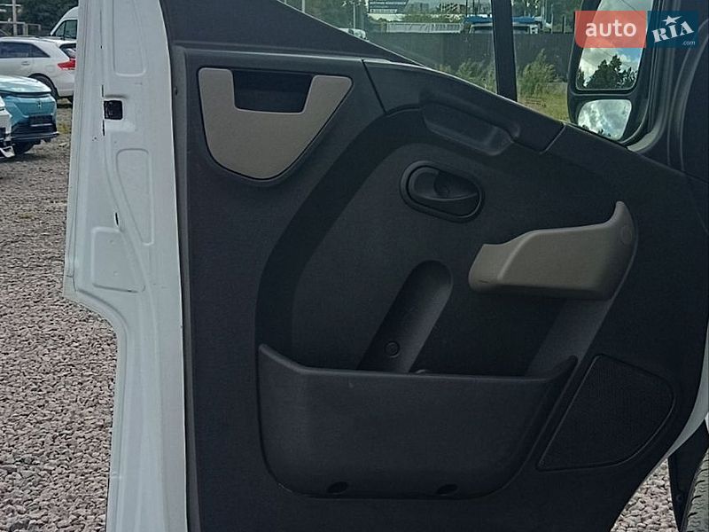 Вантажний фургон Renault Master 2015 в Бартатові