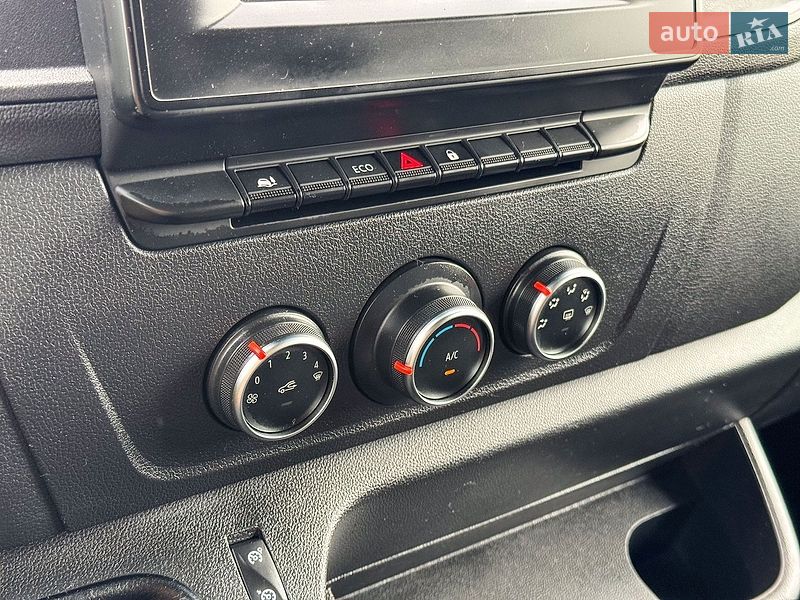 Вантажний фургон Renault Master 2021 в Рівному