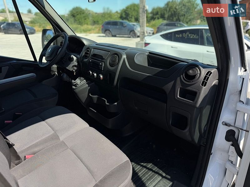 Вантажний фургон Renault Master 2018 в Львові