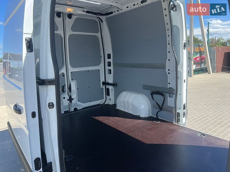 Вантажний фургон Renault Master 2022 в Лопатині