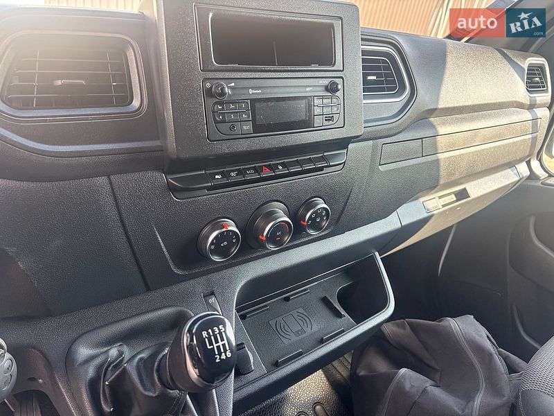 Вантажний фургон Renault Master 2020 в Нововолинську