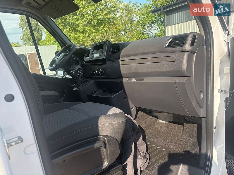 Вантажний фургон Renault Master 2020 в Нововолинську