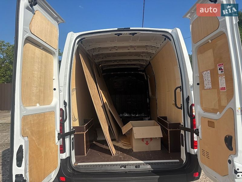 Вантажний фургон Renault Master 2020 в Нововолинську