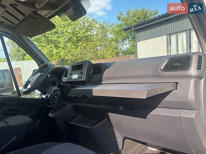 Вантажний фургон Renault Master 2020 в Нововолинську
