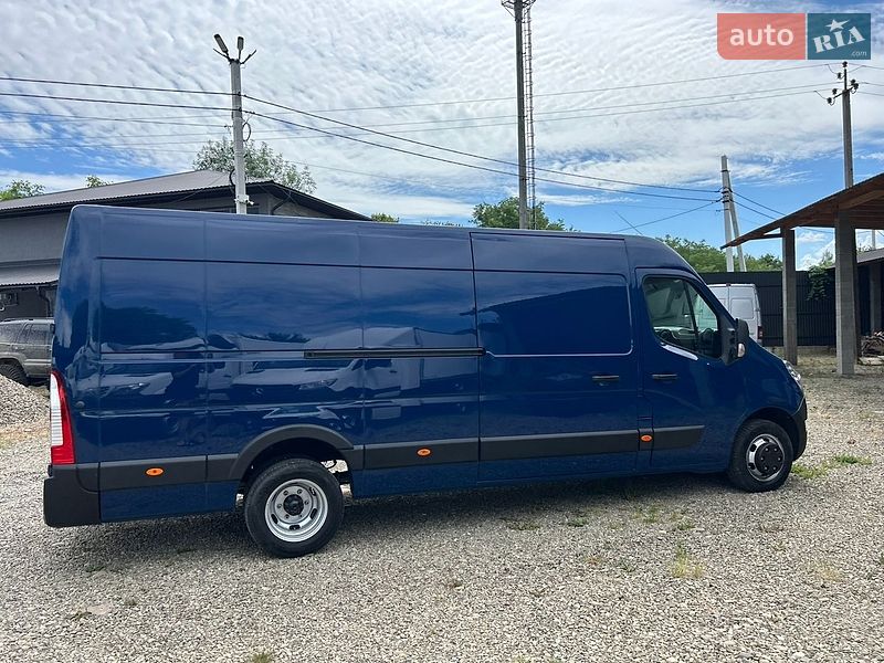 Вантажний фургон Renault Master 2016 в Хусті