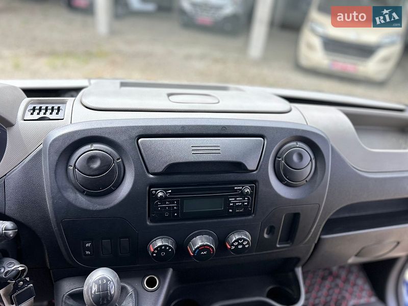 Вантажний фургон Renault Master 2016 в Хусті