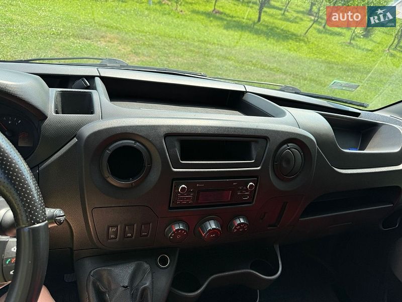 Грузовой фургон Renault Master 2018 в Косове