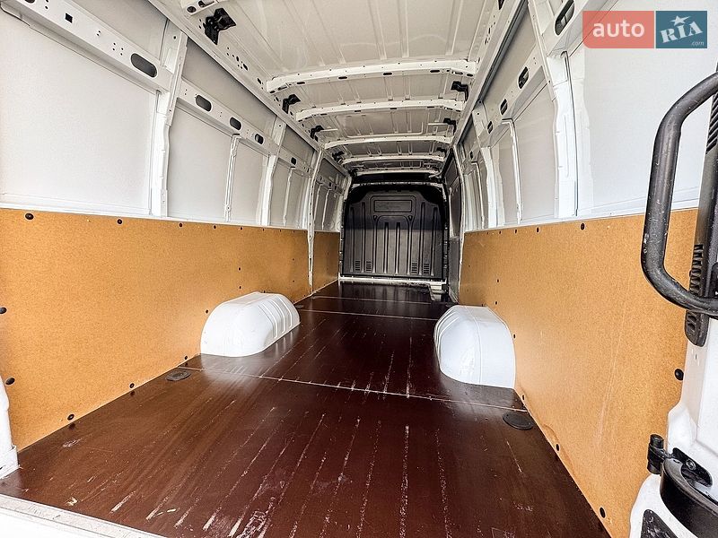 Вантажний фургон Renault Master 2021 в Рівному