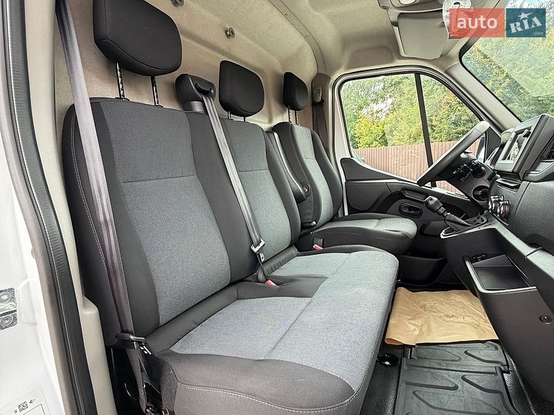 Грузовой фургон Renault Master 2023 в Дубно