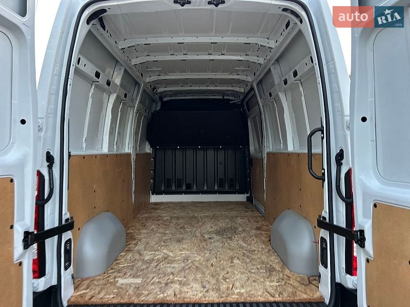 Грузовой фургон Renault Master 2022 в Хусте