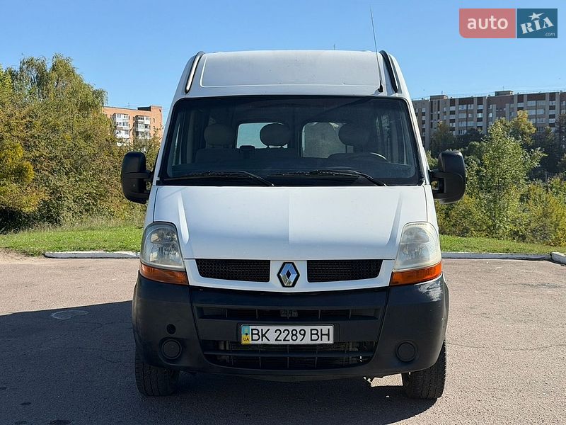 Вантажний фургон Renault Master 2006 в Рівному
