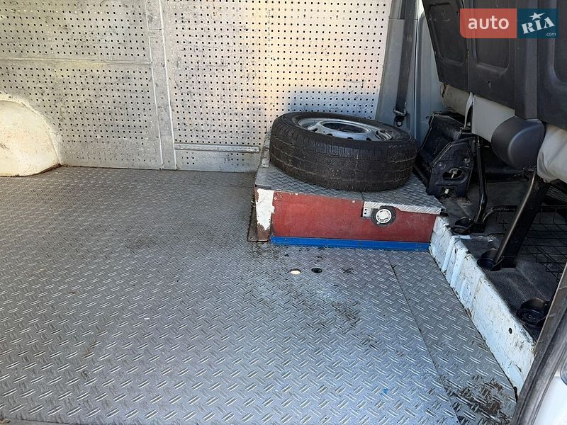 Вантажний фургон Renault Master 2006 в Рівному