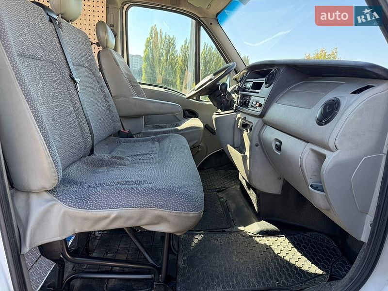 Вантажний фургон Renault Master 2006 в Рівному
