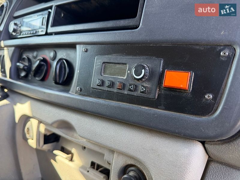Вантажний фургон Renault Master 2006 в Рівному