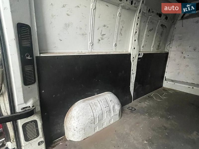 Грузопассажирский фургон Renault Master 2012 в Киеве