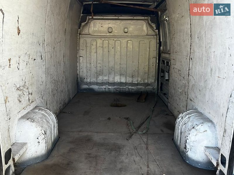 Вантажний фургон Renault Master 2006 в Острозі