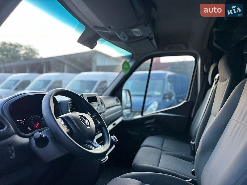 Грузовой фургон Renault Master 2022 в Хусте