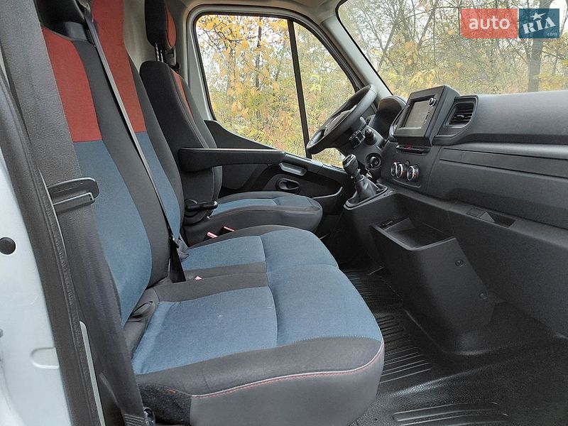 Вантажний фургон Renault Master 2023 в Івано-Франківську