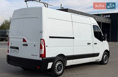 Вантажний фургон Renault Master 2017 в Львові