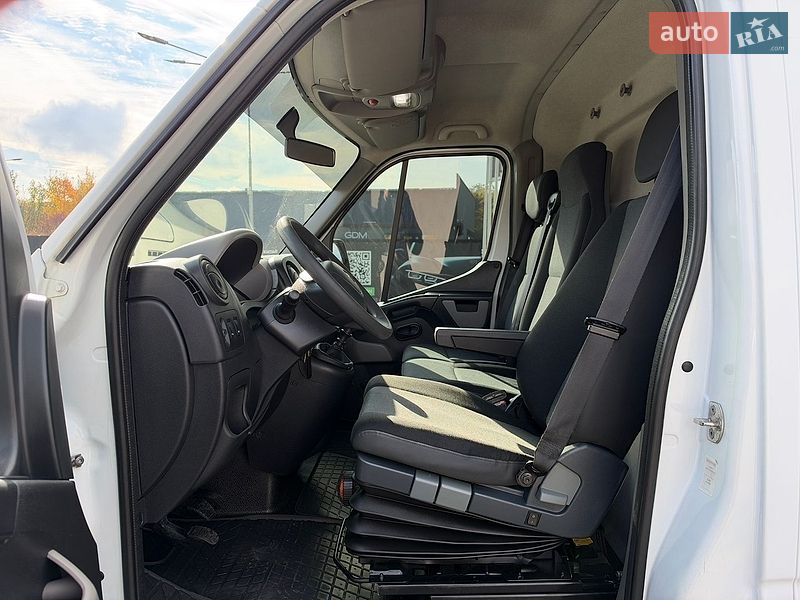 Вантажний фургон Renault Master 2017 в Львові