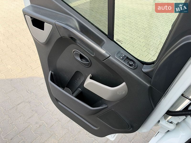 Вантажний фургон Renault Master 2017 в Львові