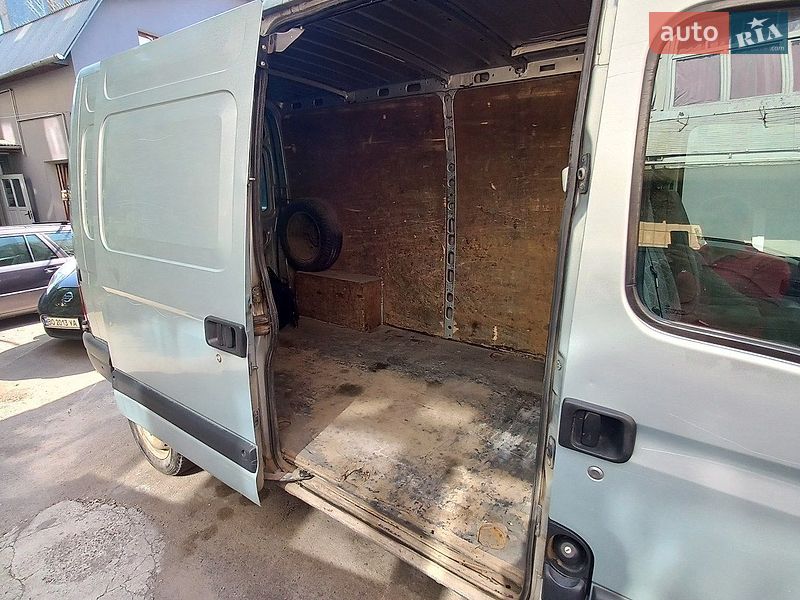 Вантажний фургон Renault Master 2006 в Тернополі