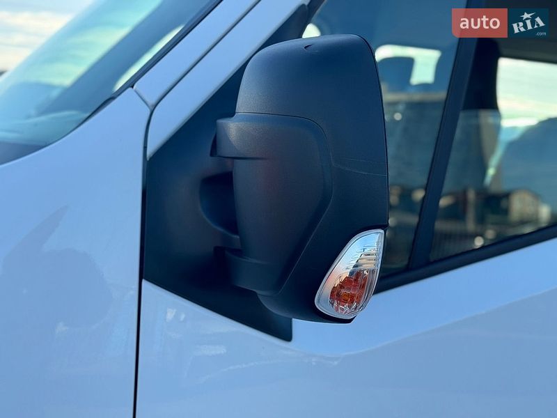 Вантажопасажирський фургон Renault Master 2020 в Києві