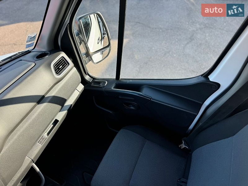 Грузопассажирский фургон Renault Master 2020 в Киеве