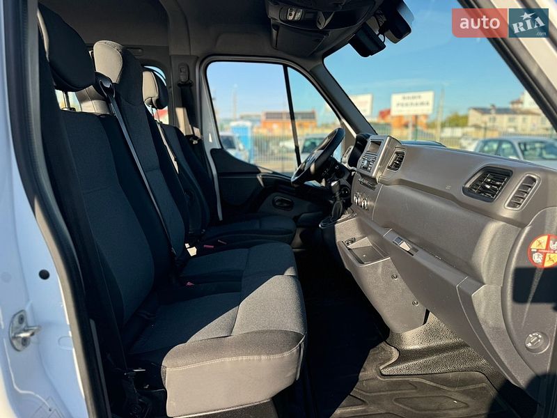 Вантажопасажирський фургон Renault Master 2020 в Києві
