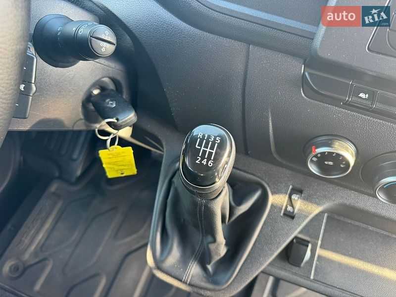 Вантажопасажирський фургон Renault Master 2020 в Києві