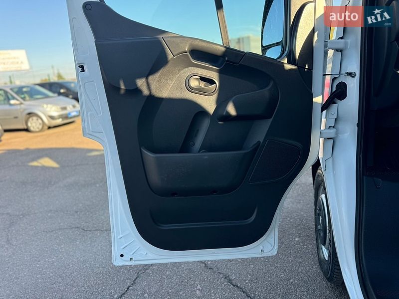 Грузопассажирский фургон Renault Master 2020 в Киеве
